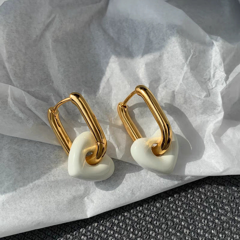 New 2026 simple design Hollow Heart Hoop Earrings for Women Vintage Earring gift Jewelry Fashion Accessories creative gift