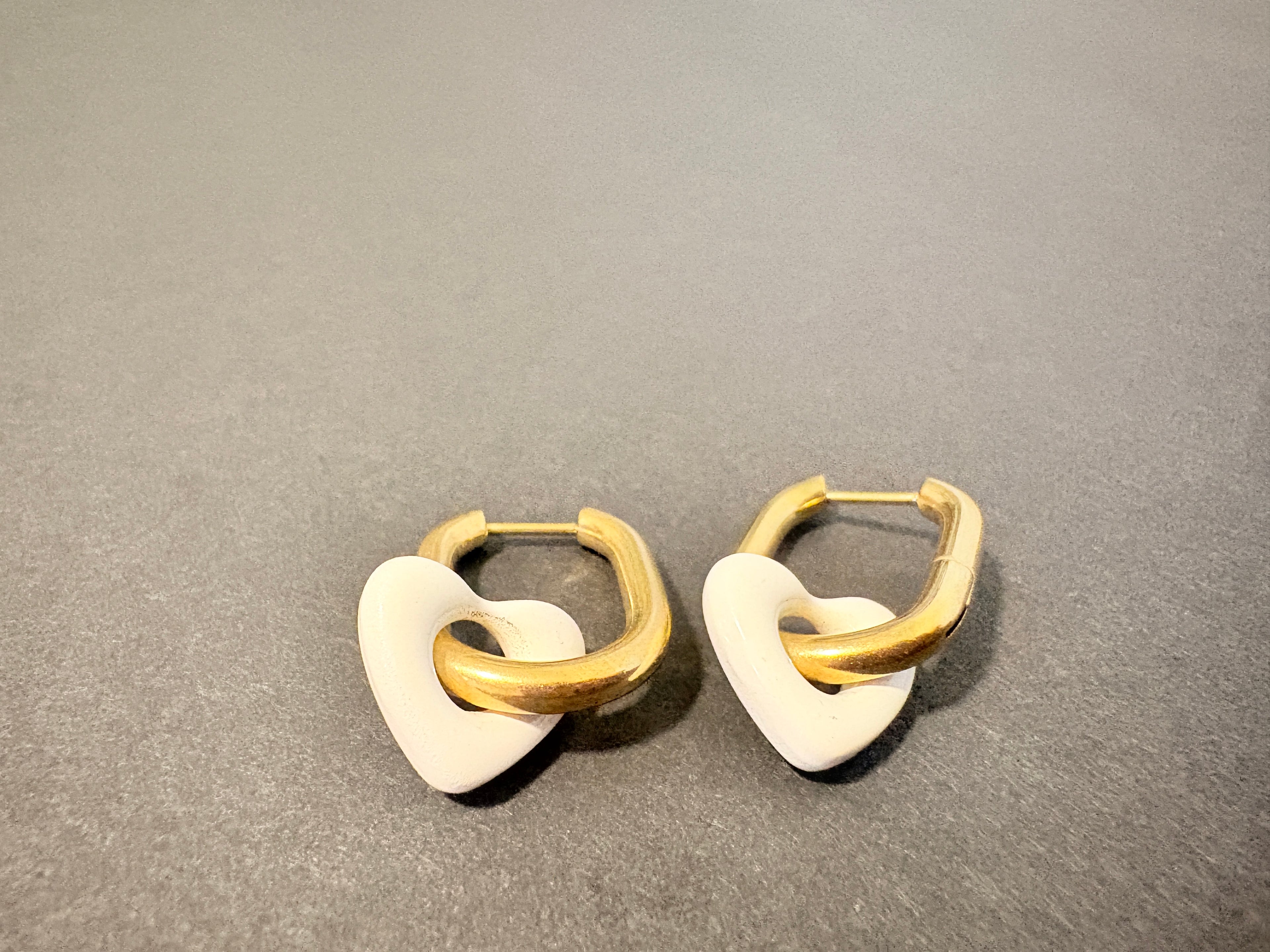 New 2026 simple design Hollow Heart Hoop Earrings for Women Vintage Earring gift Jewelry Fashion Accessories creative gift